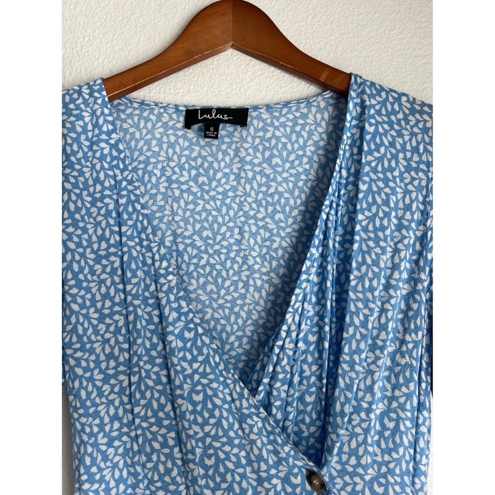 Lulus‎ Women's Midi Dress Blue White Floral Print Short Sleeve Casual - Picture 2 of 3